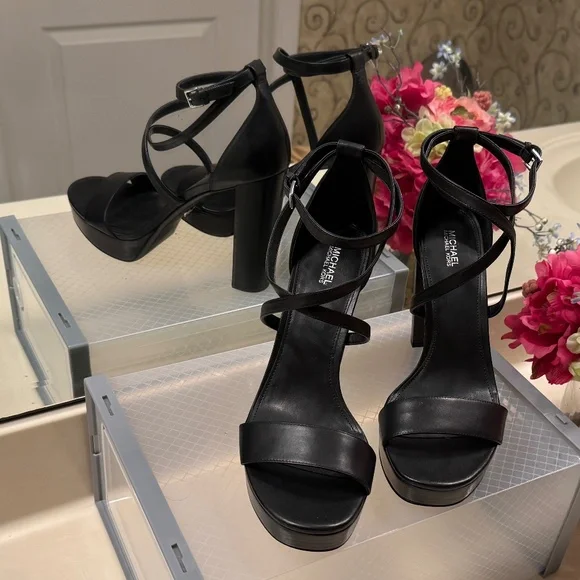 Michael Kors Platform Black (New) - Picture 1 of 4